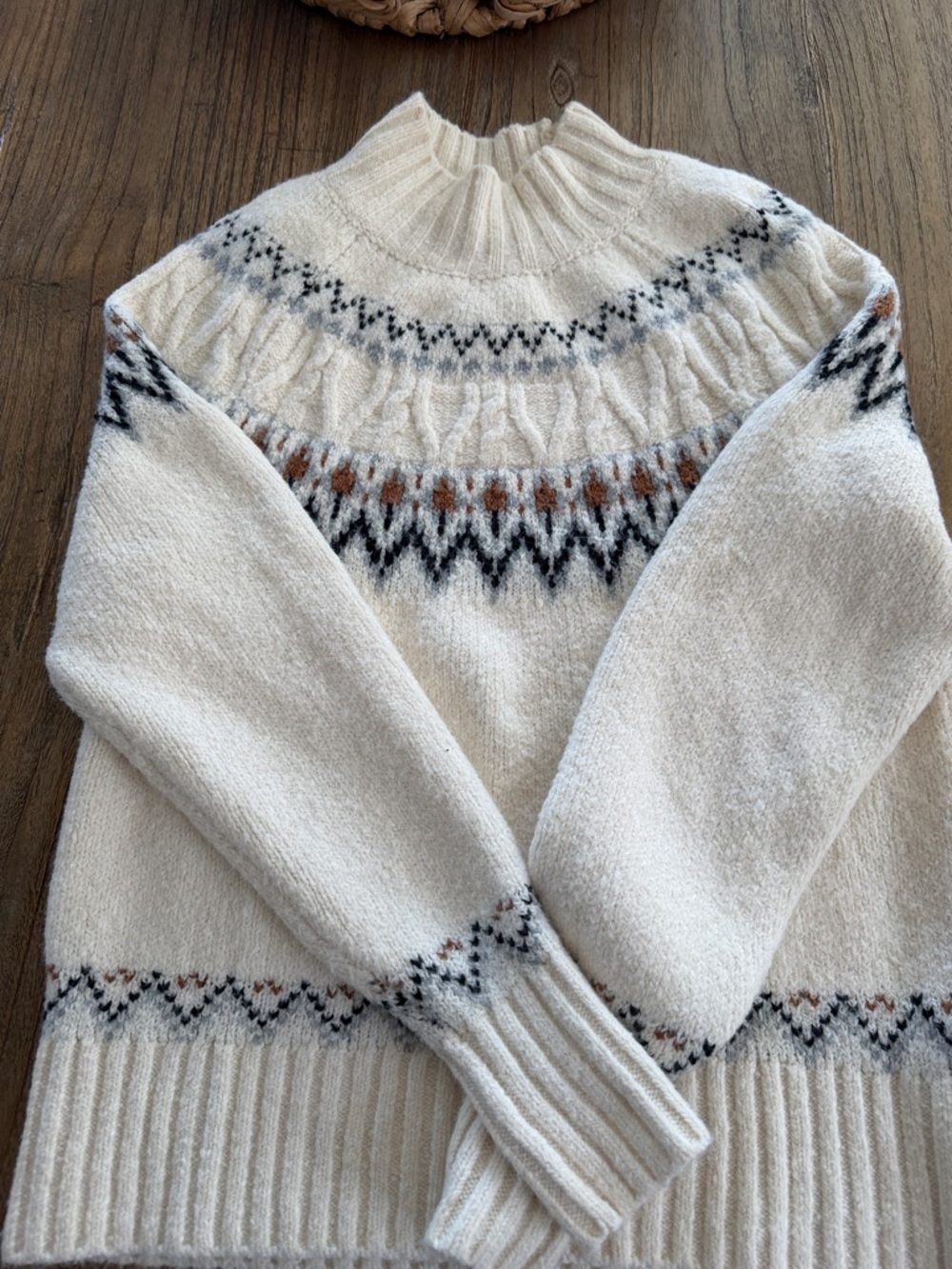 Cozy Fair Isle Cream Sweater - Neutral Pattern, Size M